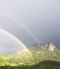 Regenbogen, Berge und Natur rund um das Ferienhaus am Bleder See in Oberkrain