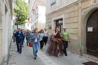 Nationale und internationale Journalisten mit einem kleinen Spaziergang durch die Altstadt Radovljicas