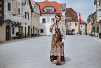 Schokoladenkönigin mitten auf dem Anton-Tomaz Linhart Platz in Radovljica